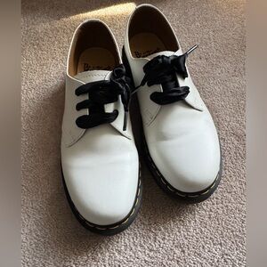 Dr. Martens White Leather Oxfords with Black Satin Laces 1461 Size 8 EUC